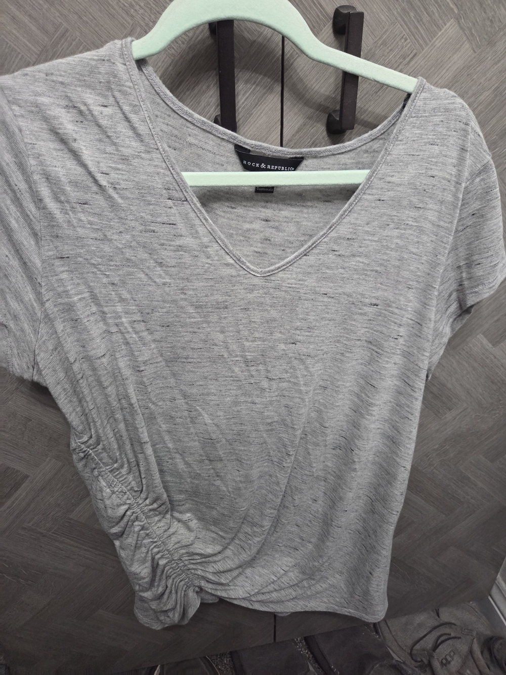 Rock & Republic Gray V‑Neck Short Sleeve Top with Side Ruching